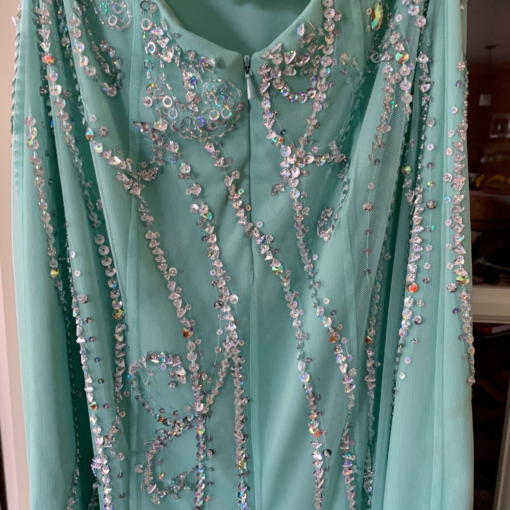 Sean Collection Gown - Picture 7 of 8